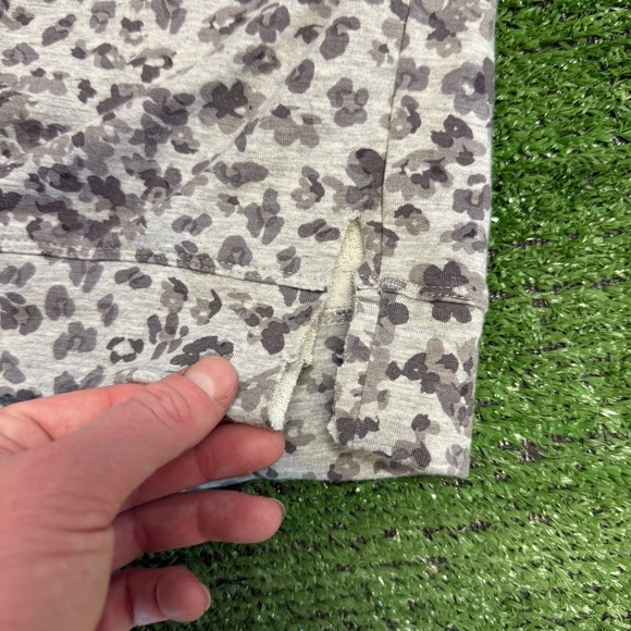 Athleta Studio to Street Print Sweatshirt in Heather Grey Libra, Size M - Picture 8 of 8